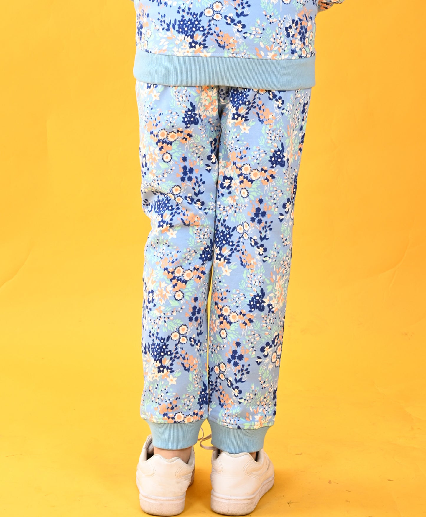 PRETTY BLUE FLOWERS FLEECE JOGGER - BLUE