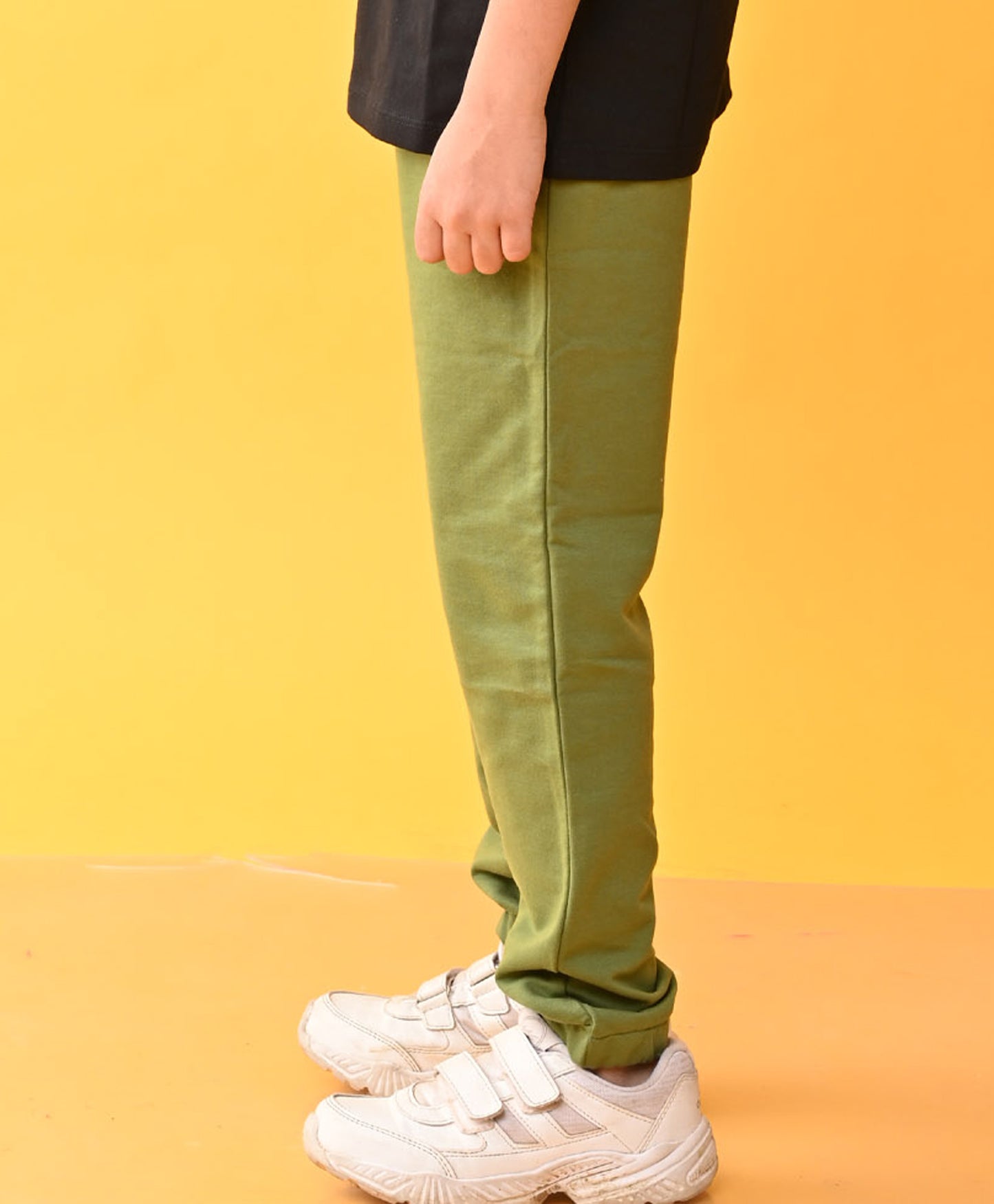 BASKETBALL OLIVE BOYS SUMMER JOGGER - GREEN