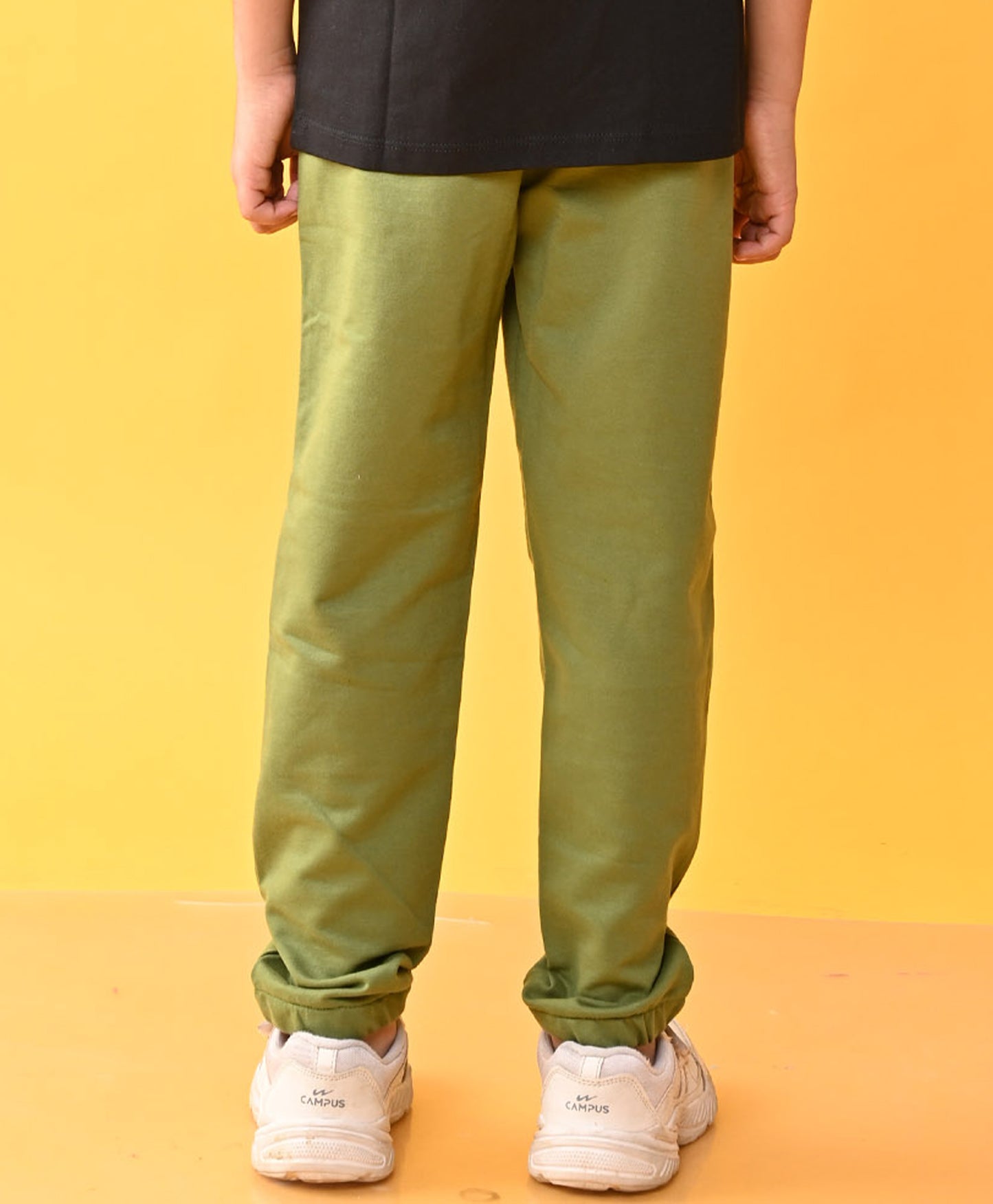 BASKETBALL OLIVE BOYS SUMMER JOGGER - GREEN