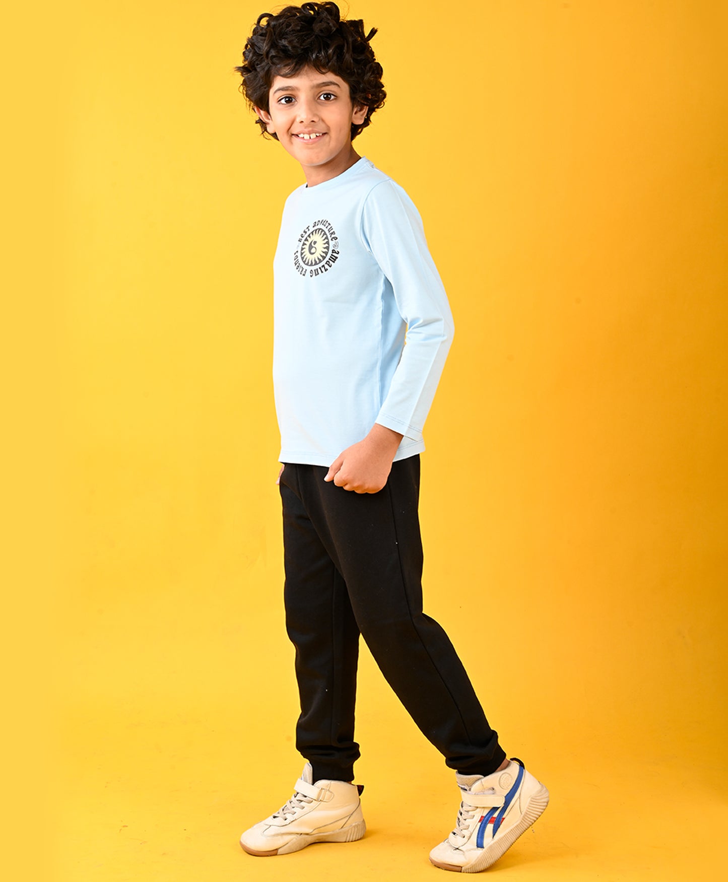 BEST FRIENDS SKY T-SHIRT AND WARM BLACK FLEECE JOGGER SET - SKY/BALCK