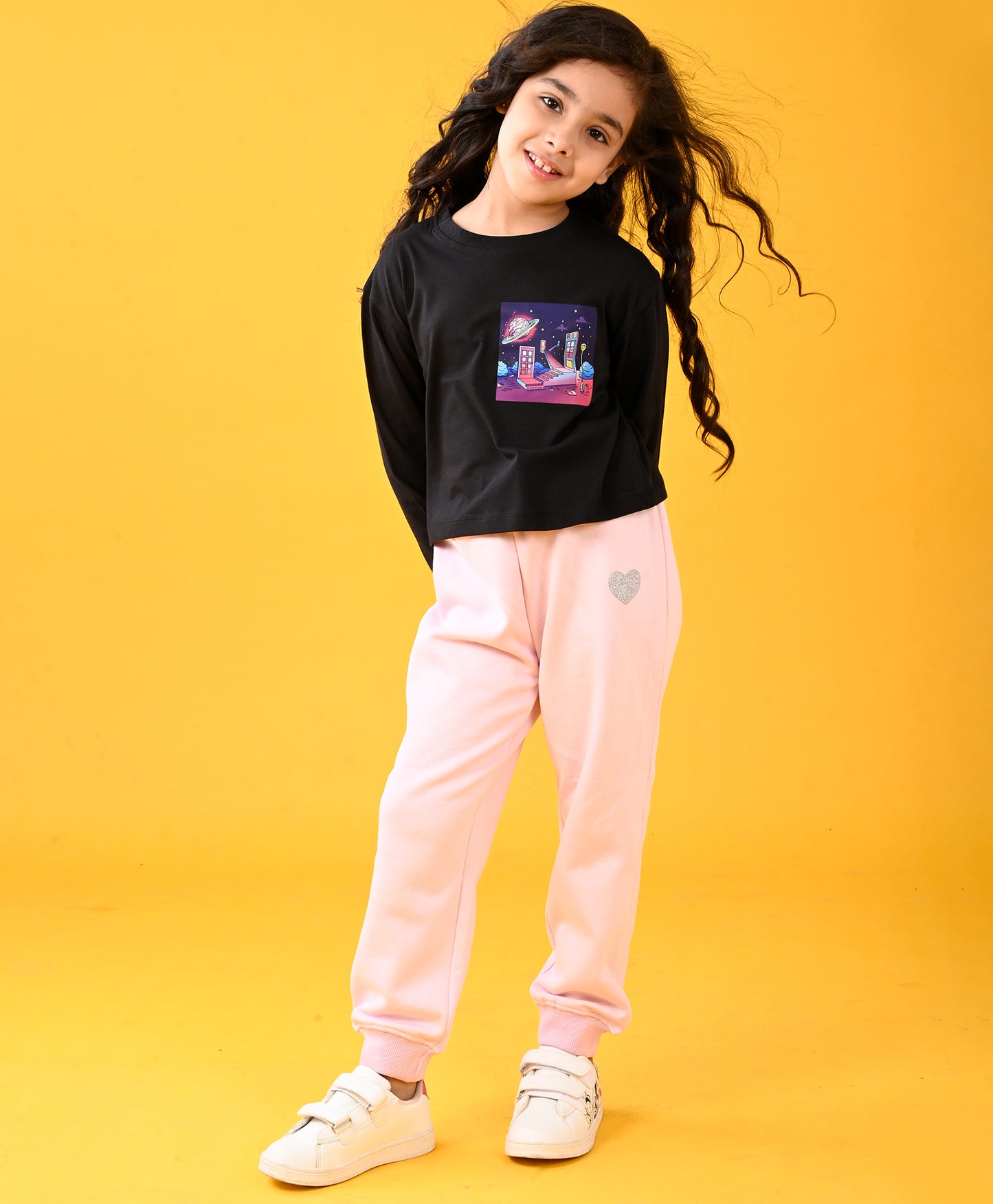 PLANET BLACK T-SHIRT AND PINK HEART WARM FLEECE JOGGER SET - BLACK/PINK