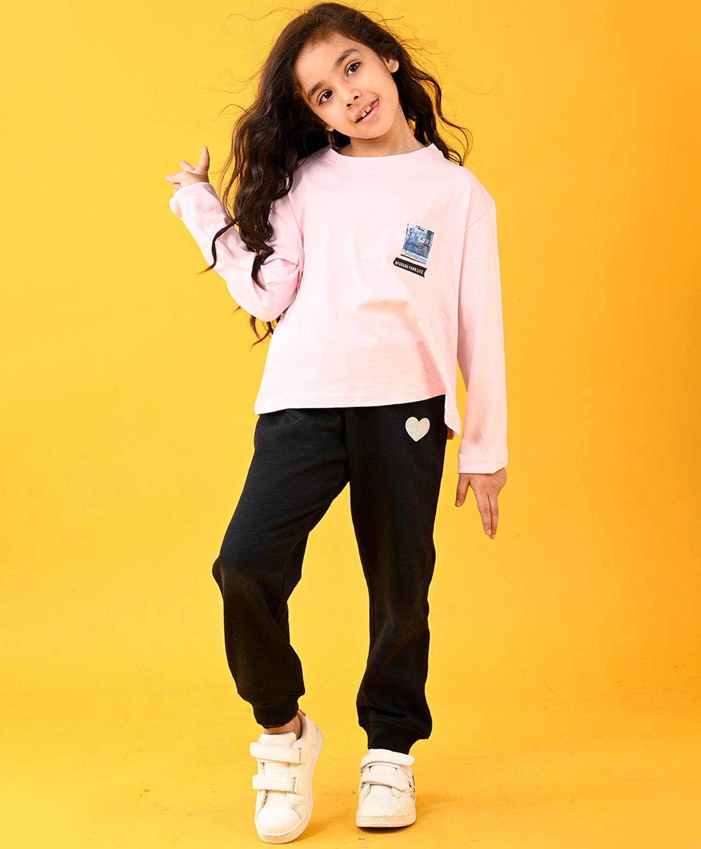 UPGRADE YOUR LIFE PINK T-SHIRT AND BLACK HEART FLEECE JOGGER SET - PINK/BLACK