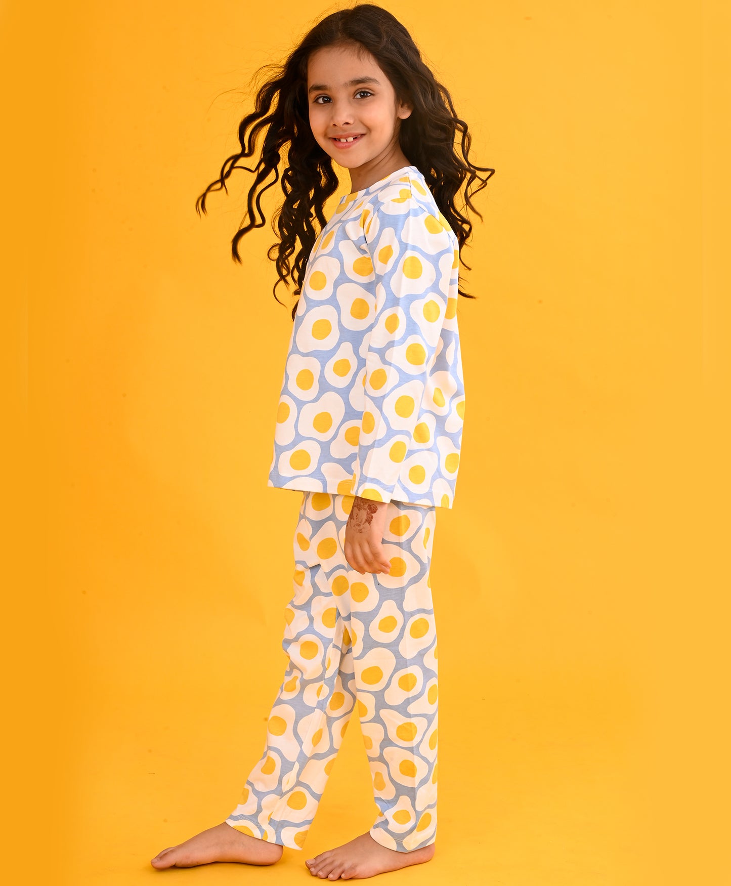 EGGS LONG SLEEVES PYJAMA SET - WHITE