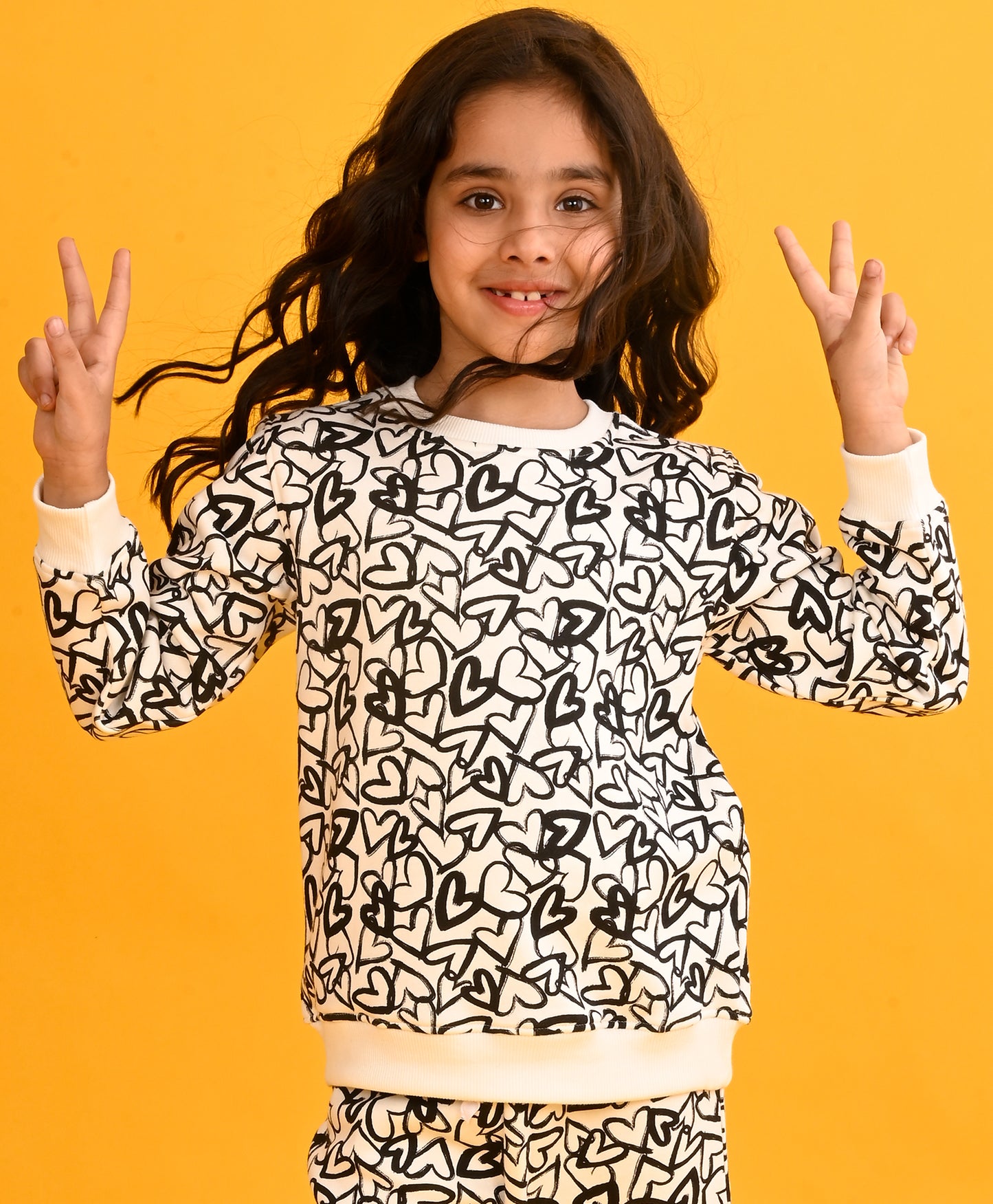 BLACK HEART FLEECE GIRLS SWEATSHIRT-WHITE