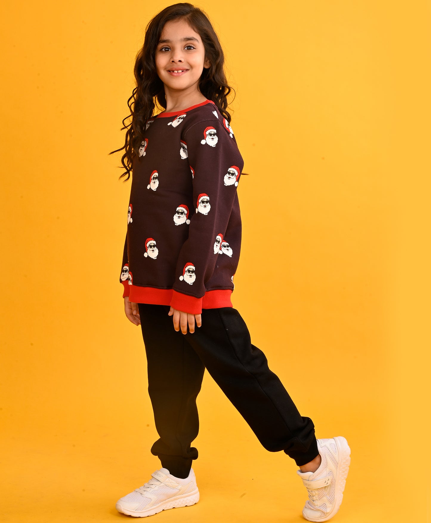 SANTA GIRLS SWEATSHIRT BLACK FLEECE JOGGER SET - BROWN/BLACK