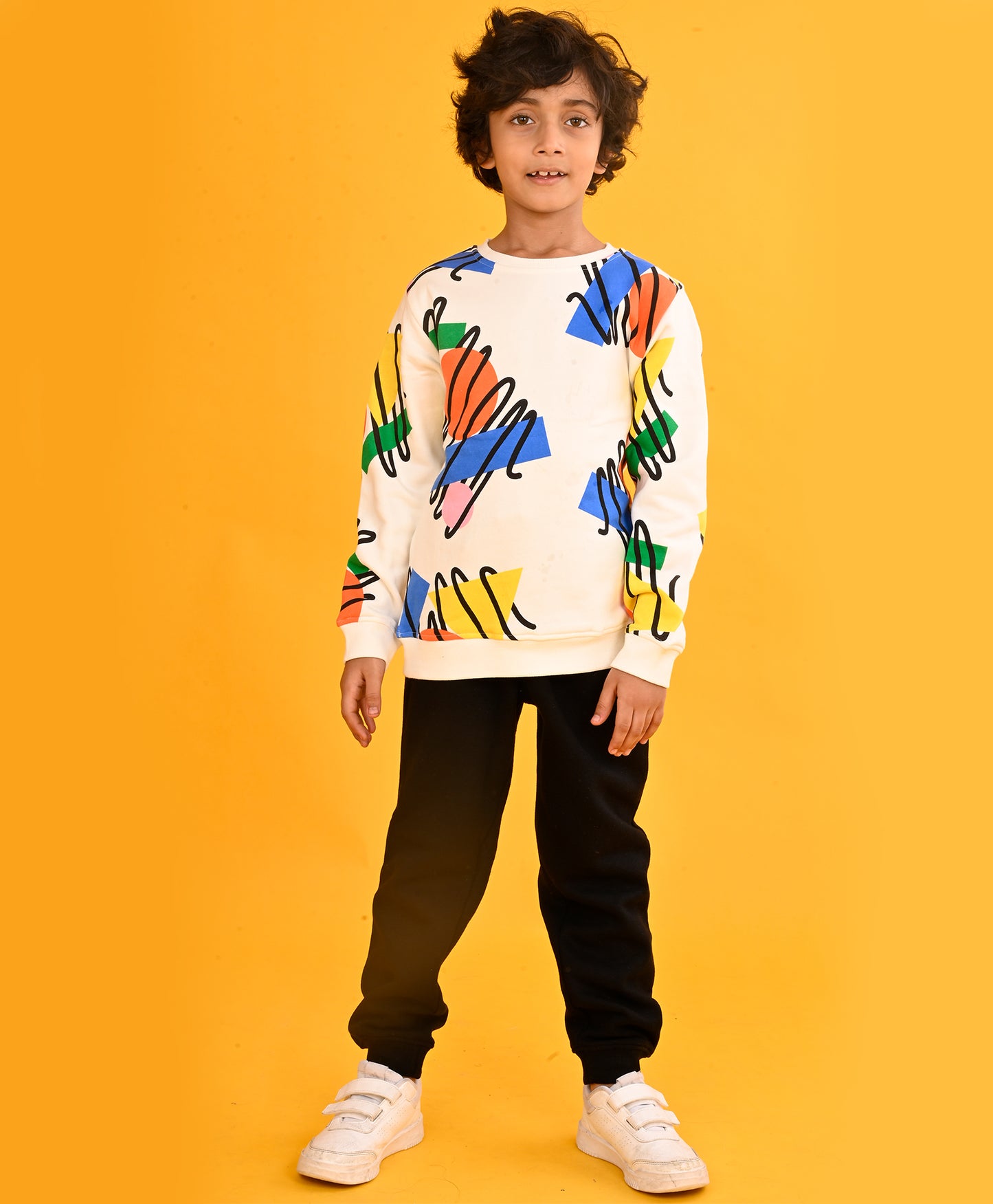 SHAPES PRINT BOYS SWEATSHIRT BLACK FLEECE JOGGER SET - WHITE/BLACK