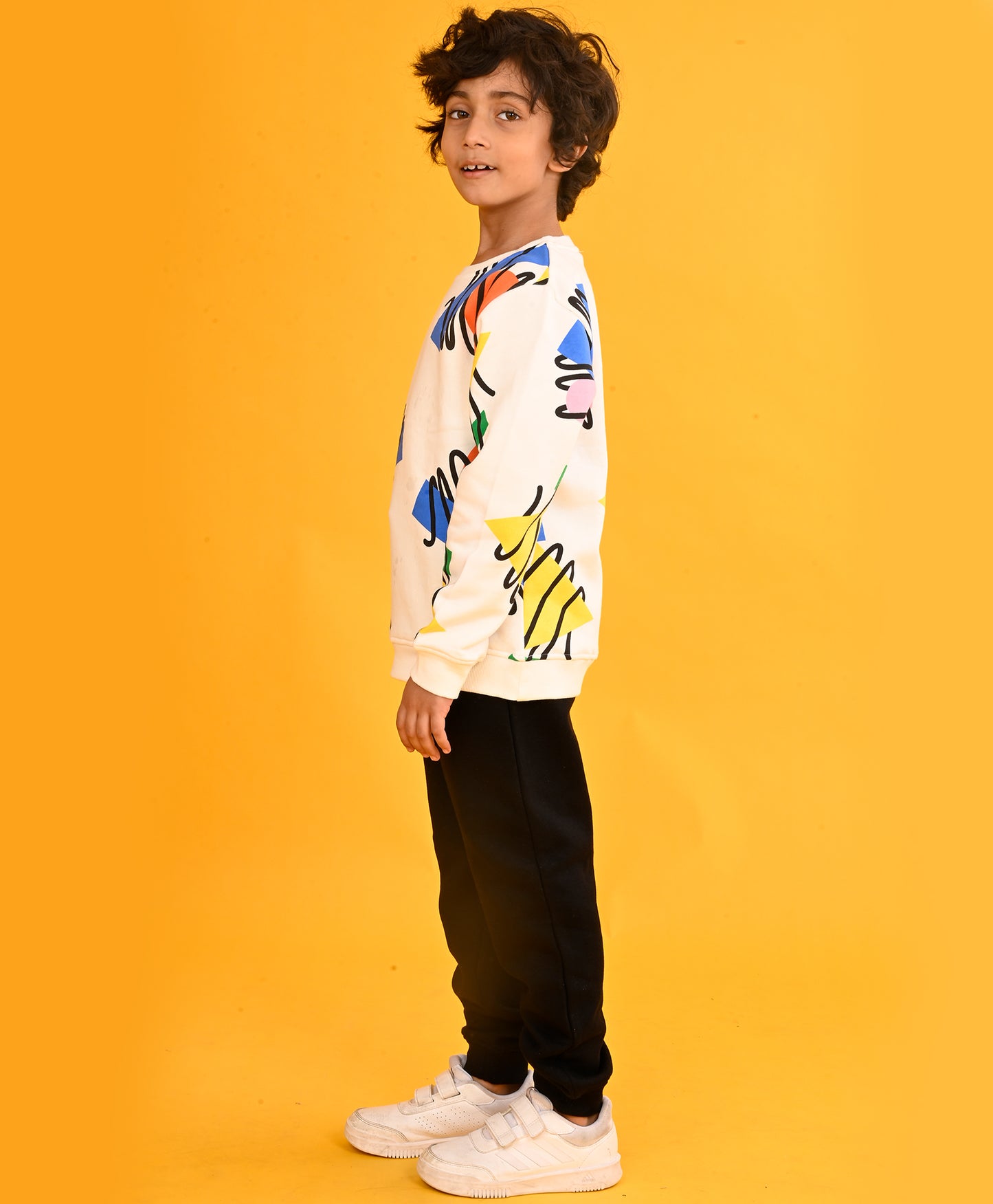 SHAPES PRINT BOYS SWEATSHIRT BLACK FLEECE JOGGER SET - WHITE/BLACK