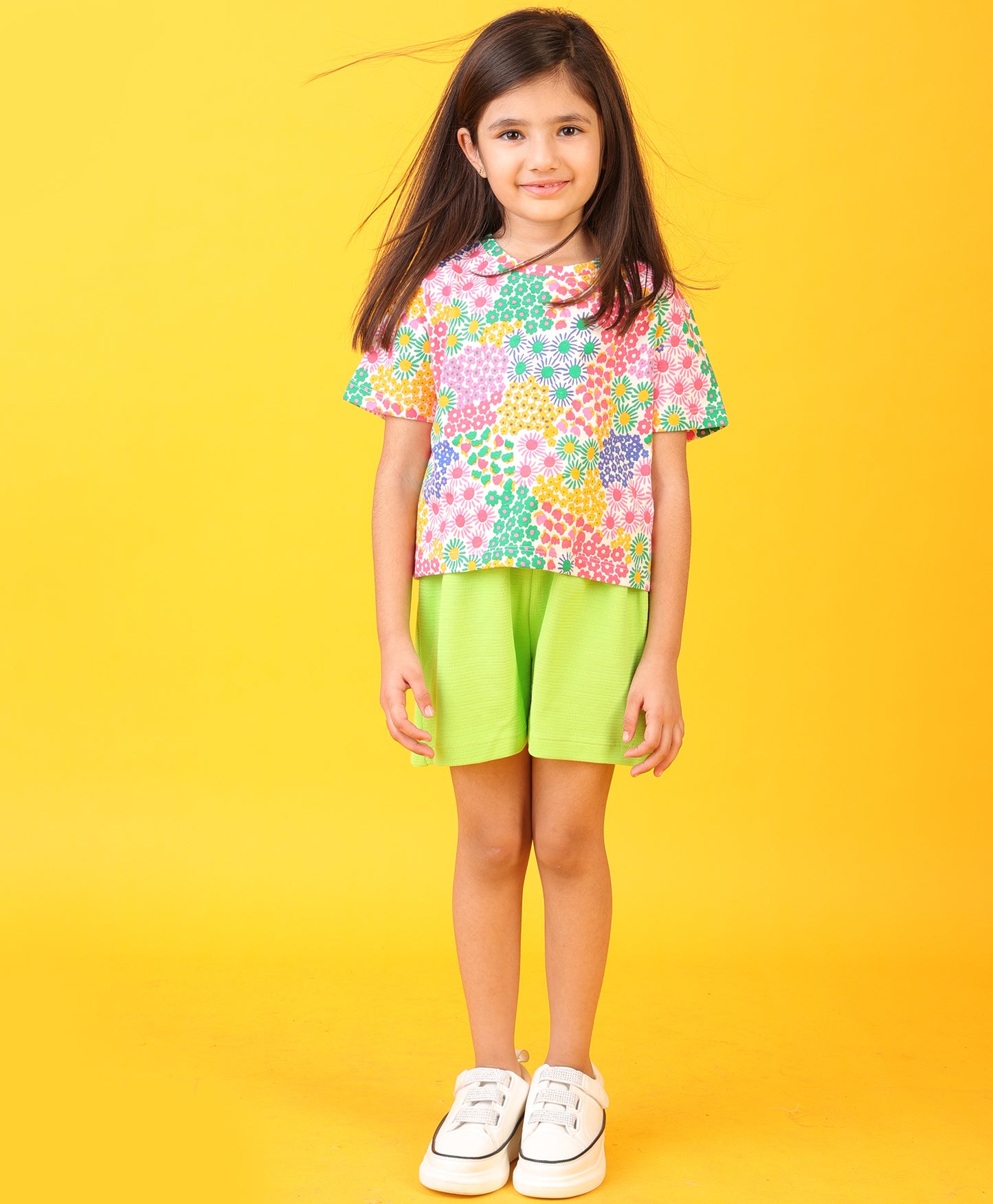 SUMMER FLOWERS LIME GREEN TEXTURE GIRLS SHORTS SET - WHITE/LIME