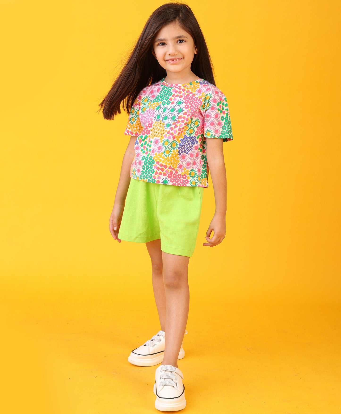 SUMMER FLOWERS LIME GREEN TEXTURE GIRLS SHORTS SET - WHITE/LIME