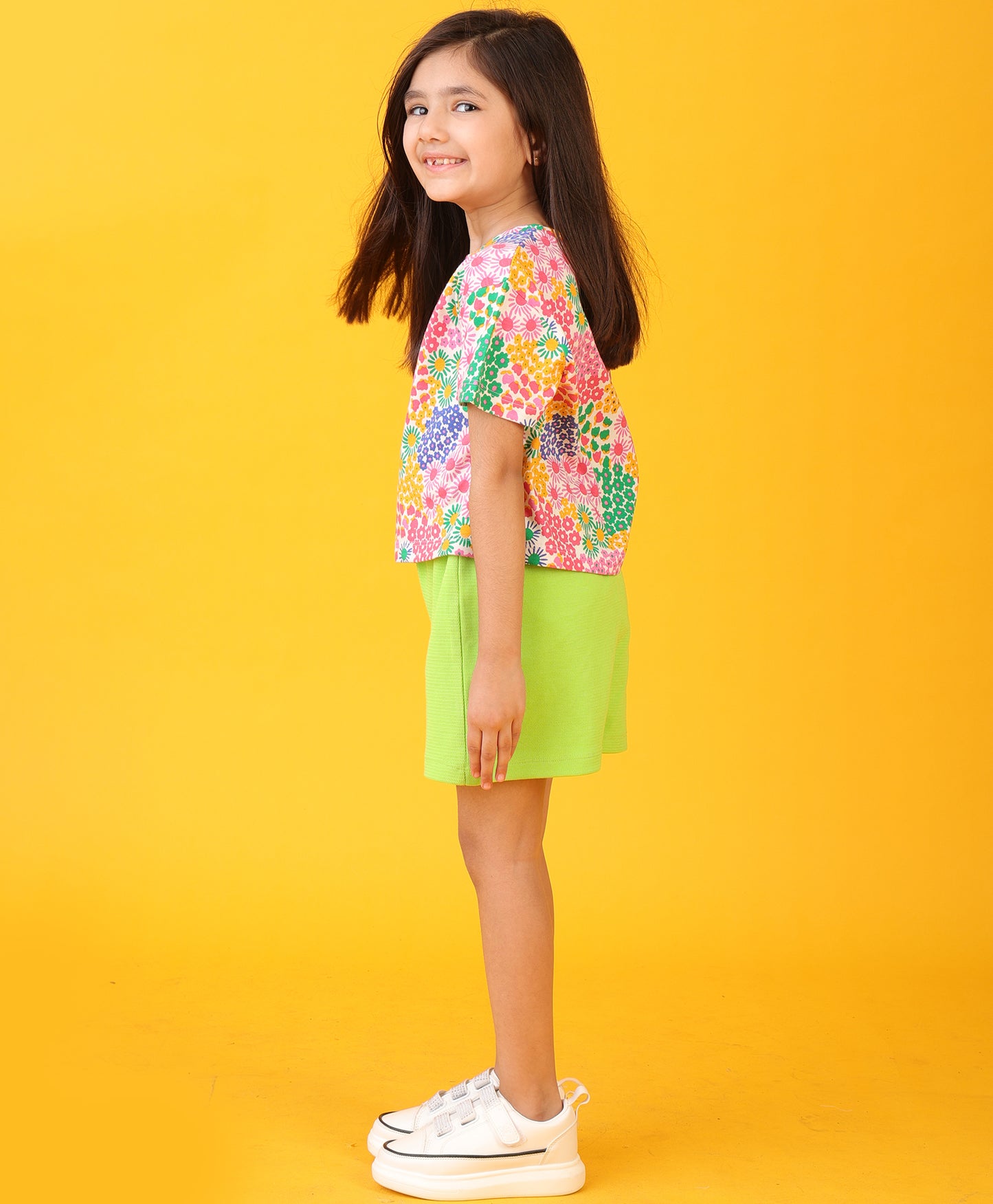 SUMMER FLOWERS LIME GREEN TEXTURE GIRLS SHORTS SET - WHITE/LIME