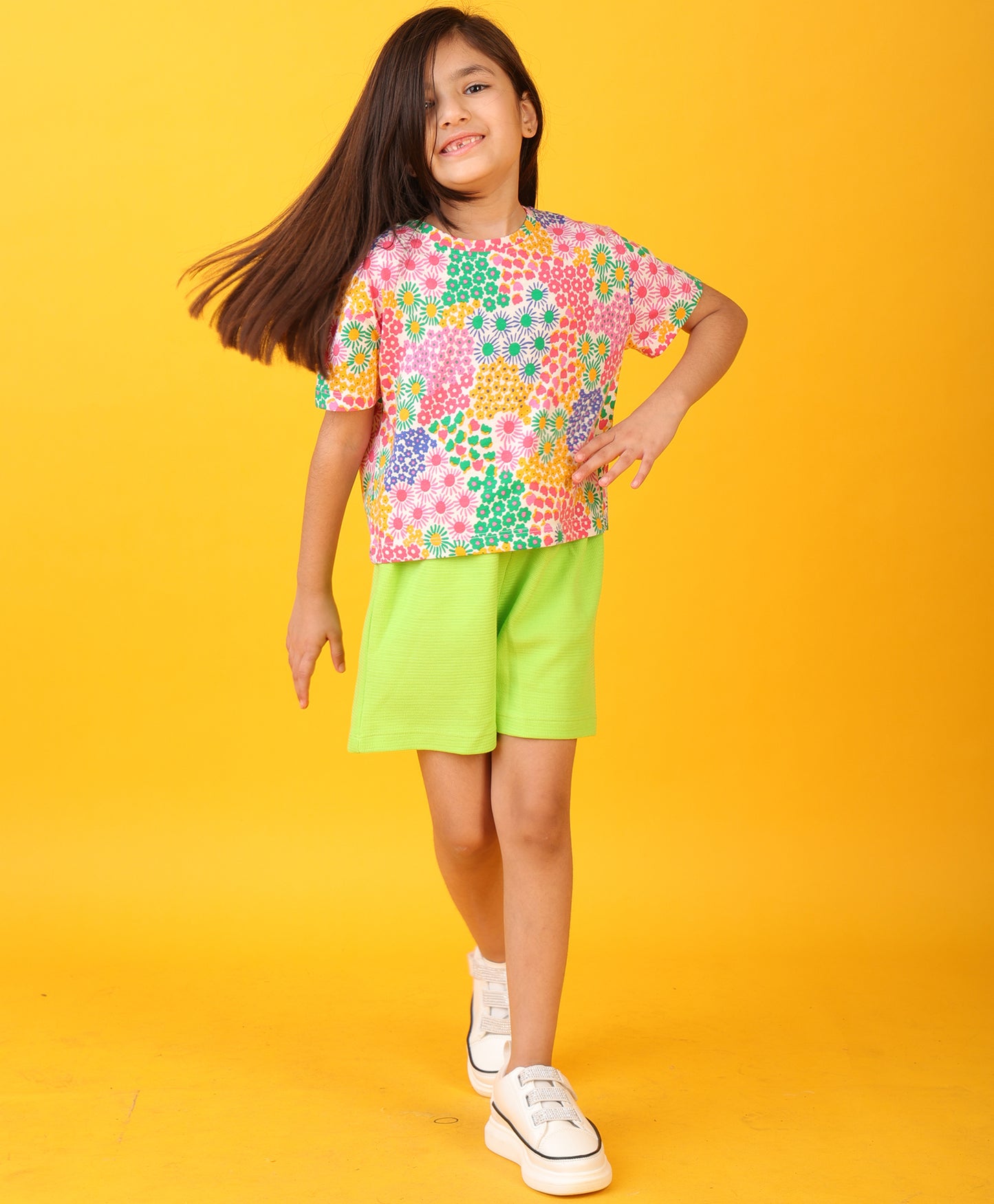 SUMMER FLOWERS LIME GREEN TEXTURE GIRLS SHORTS SET - WHITE/LIME