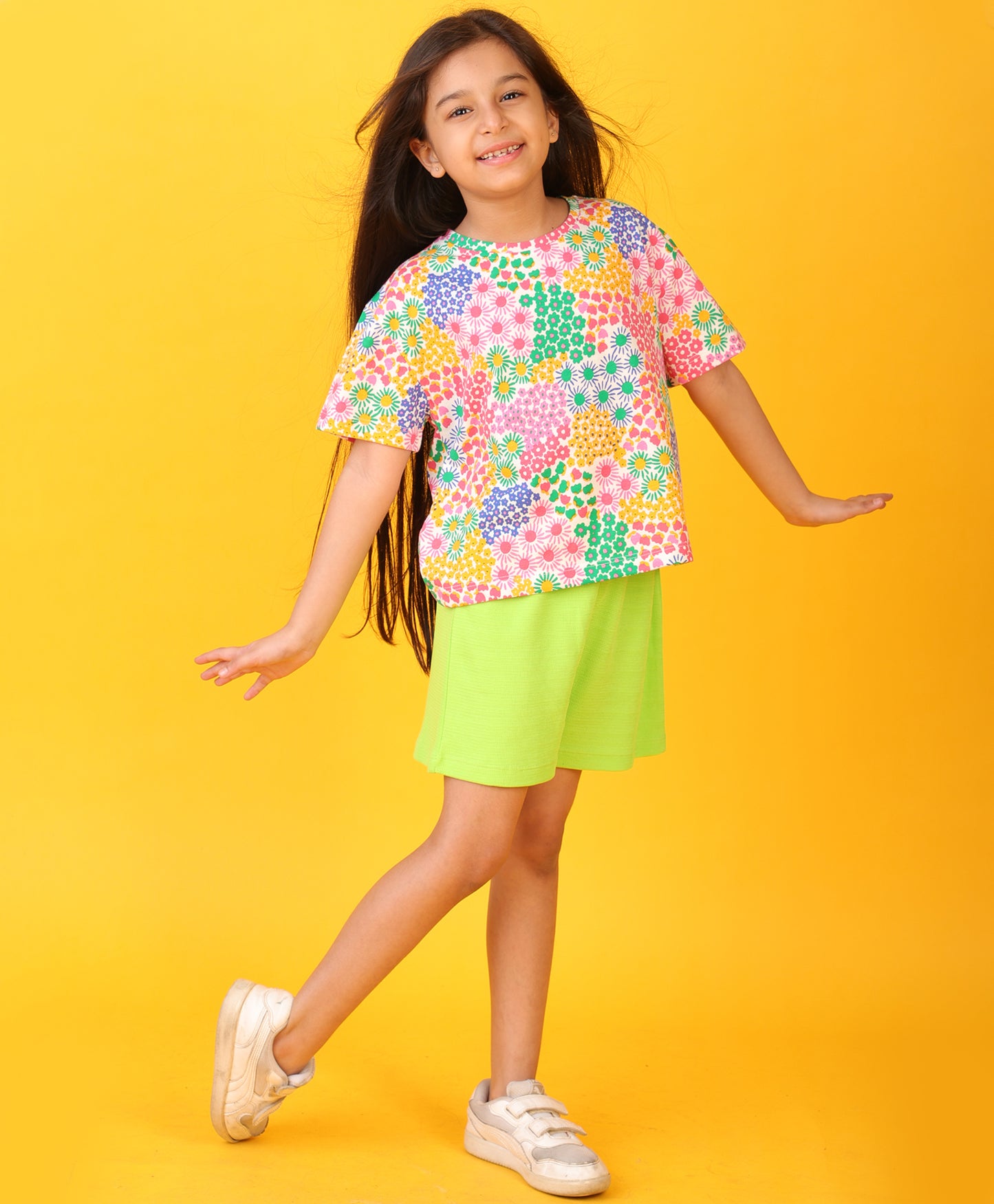 SUMMER FLOWERS FUN LIME GREEN TEXTURE GIRLS SHORTS SET - WHITE/LIME